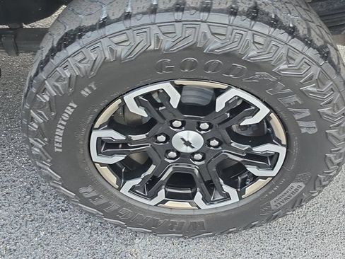 Used 2023 Chevrolet Silverado 1500 ZR2 AWD/4WD image 7