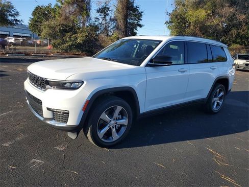 Used 2022 Jeep Grand Cherokee L Limited image 3