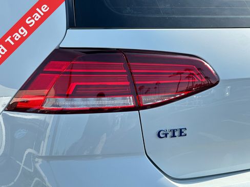 Used 2017 Volkswagen e-Golf SEL Premium image 28