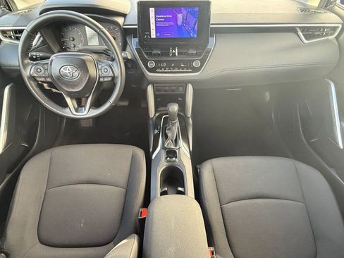 Used 2025 Toyota Corolla Cross LE image 14