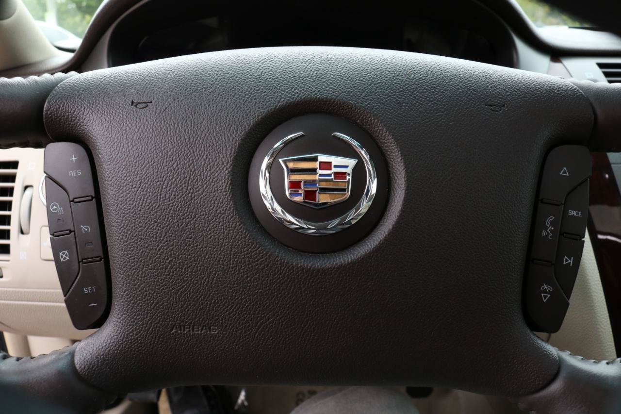 Used 2009 Cadillac DTS w/ Sun And Sound Package FWD image 26