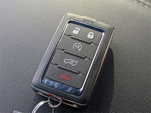 New 2025 Jeep Grand Cherokee Altitude image 32