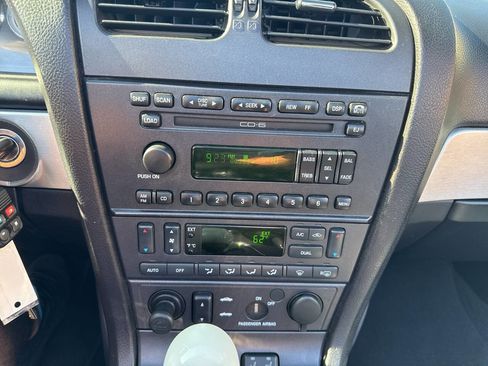 Used 2003 Ford Thunderbird image 25