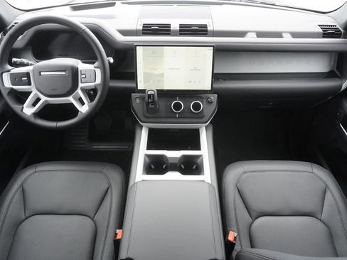 New 2026 Land Rover Defender 130 X-Dynamic SE image 9