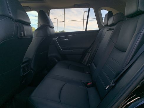 Used 2020 Toyota RAV4 Limited image 32