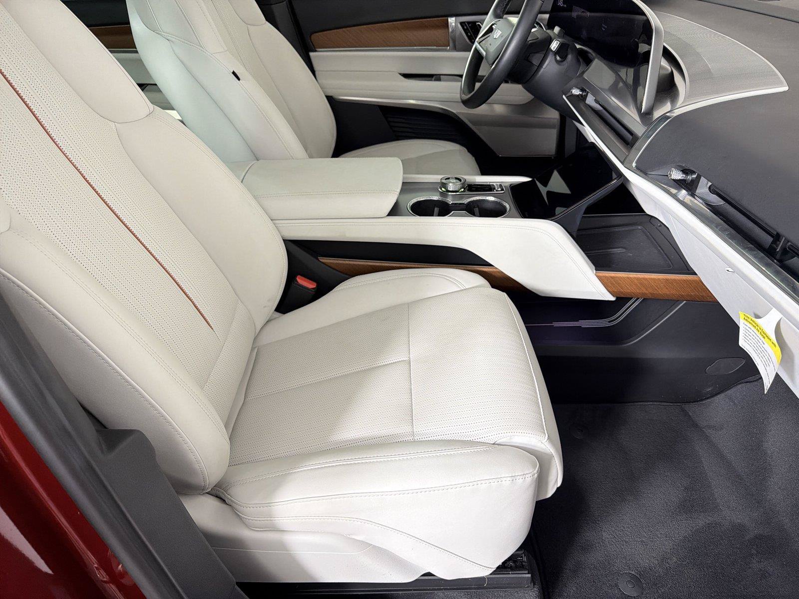 Certified 2026 Cadillac Vistiq Sport AWD/4WD image 11