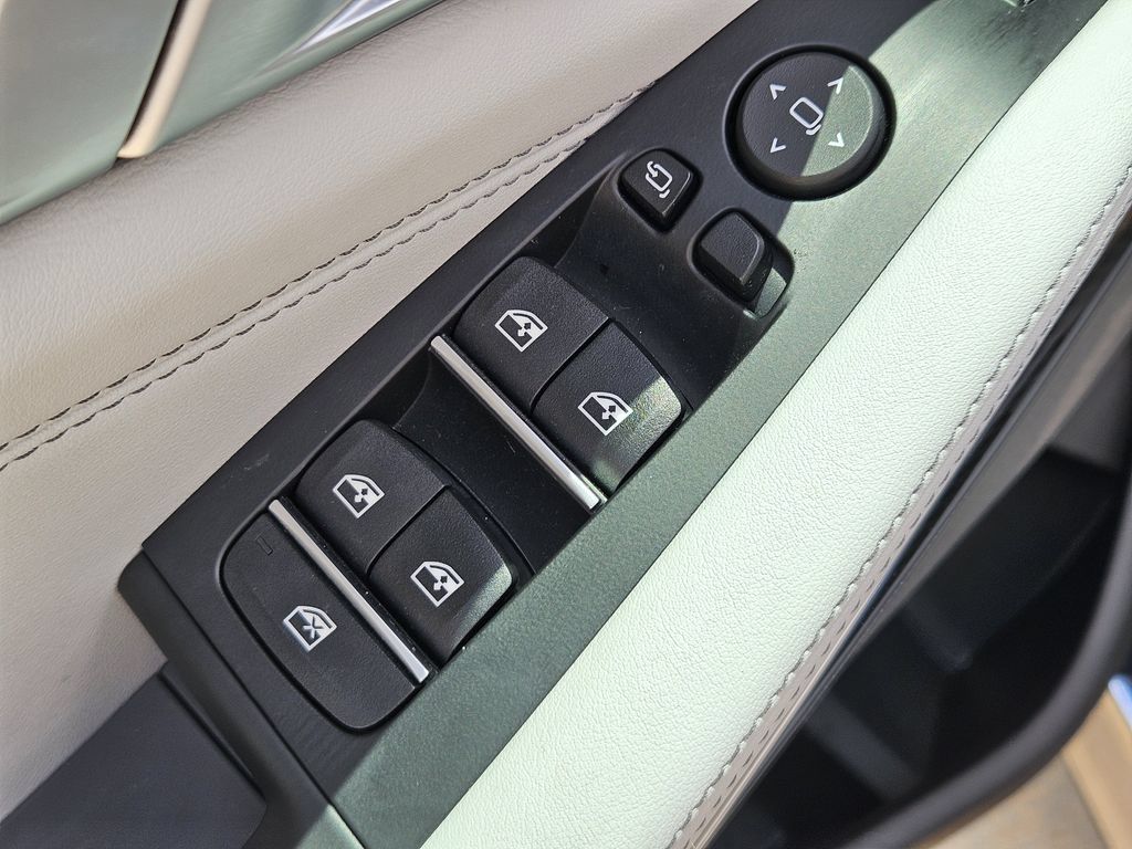 Used 2025 BMW X5 M60i AWD/4WD image 30