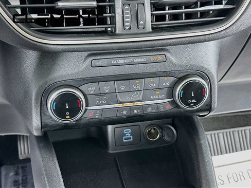 Used 2022 Ford Escape SE w/ SE Sport Appearance Package FWD image 20