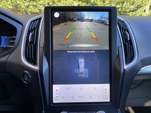 Used 2024 Ford Edge Titanium image 27