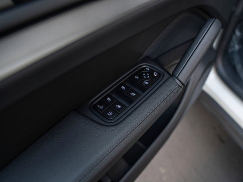 Certified 2026 Porsche Cayenne E-Hybrid Coupe AWD/4WD image 20