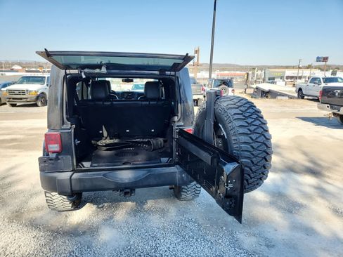 Certified 2016 Jeep Wrangler Unlimited Rubicon w/ Connectivity Group image 27