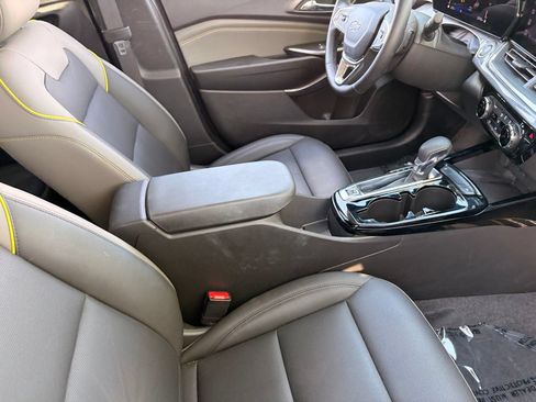 Used 2025 Chevrolet Trax ACTIV w/ Sunroof Package FWD image 12