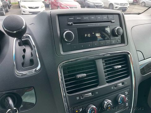 Used 2015 Dodge Grand Caravan American Value Package FWD image 22