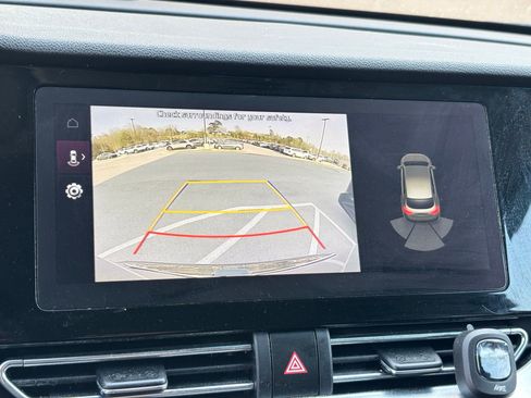 Used 2022 Kia Niro EX Premium image 6