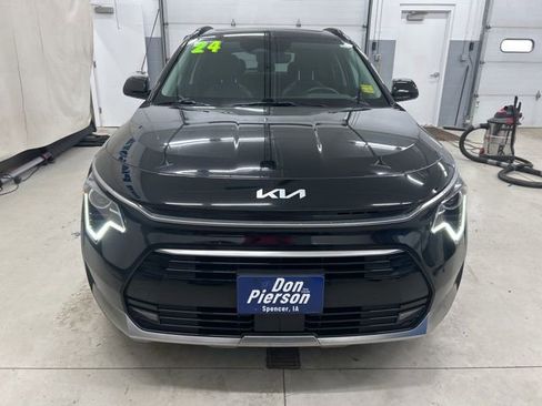 Used 2024 Kia Niro EX Touring image 2