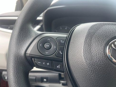 Used 2025 Toyota Corolla LE FWD image 17
