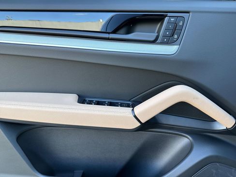 New 2026 Porsche Cayenne image 12