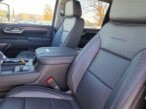 New 2026 GMC Sierra 2500 Denali w/ Denali Reserve Package image 17