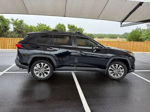 Used 2019 Toyota RAV4 Limited w/ Advanced Technology Package FWD image 4