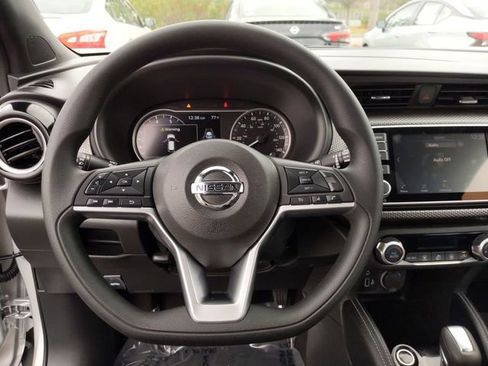 Used 2020 Nissan Kicks SV w/ Exterior Package image 13