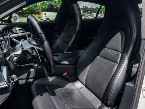 Used 2022 Porsche Panamera w/ Premium Package image 13