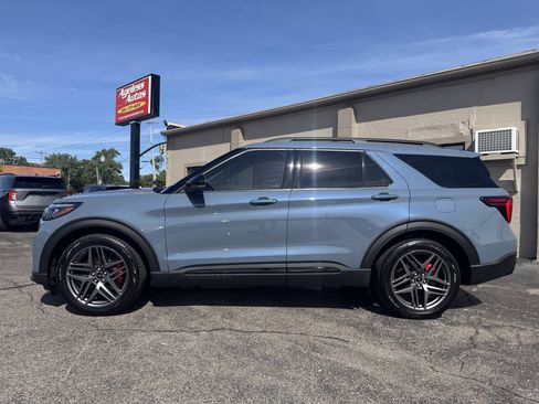Used 2025 Ford Explorer ST AWD/4WD image 6