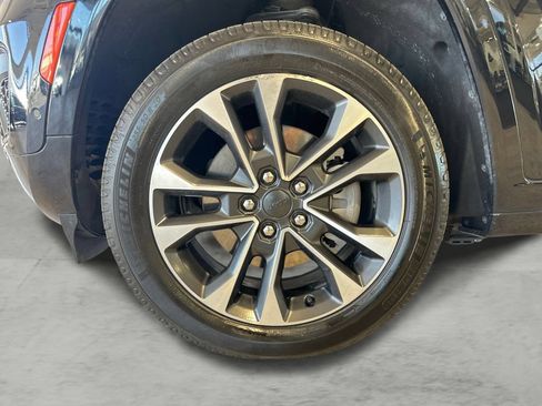 Used 2023 Jeep Grand Cherokee Overland w/ Luxury Tech Group IV AWD/4WD image 19