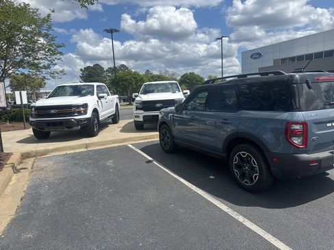 Used 2025 Ford Bronco Sport Outer Banks w/ Outer Banks Tech Package+ image 2
