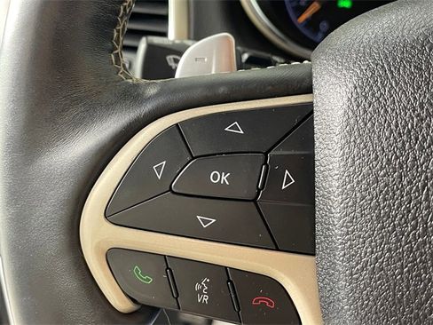 Used 2017 Jeep Grand Cherokee Limited image 13