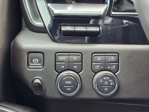 Used 2024 Chevrolet Silverado 1500 High Country w/ High Country Premium Package image 37