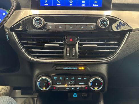 Used 2022 Ford Escape Titanium image 20