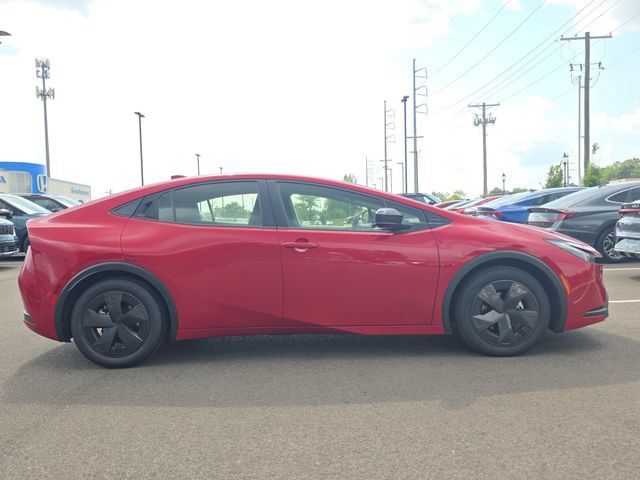 Used 2025 Toyota Prius LE FWD image 6