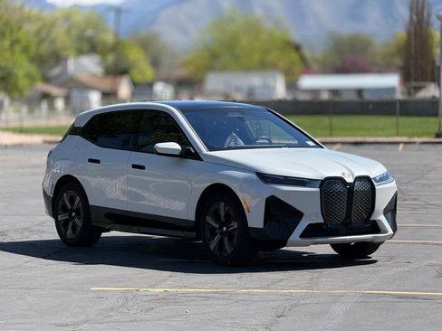 Used 2025 BMW iX xDrive50 w/ Premium Package AWD/4WD image 3