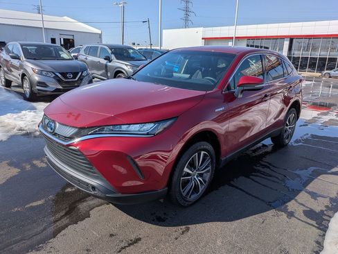 Certified 2021 Toyota Venza LE w/ Carpet Mat Package (TMS) image 3