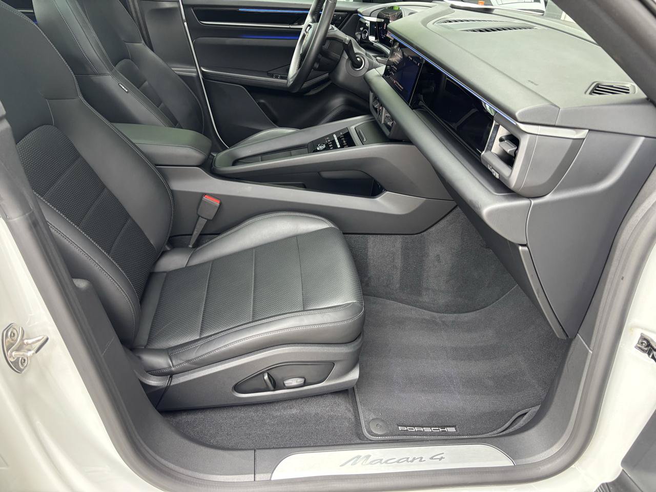 Used 2024 Porsche Macan 4 Electric AWD/4WD image 18