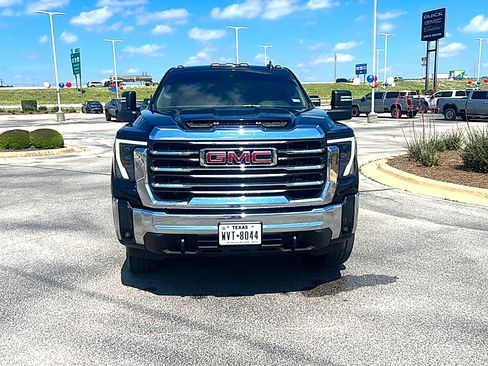 Used 2024 GMC Sierra 2500 SLE w/ SLE Convenience Package image 3