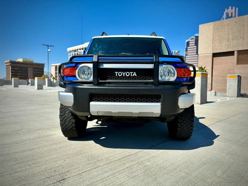 Used 2008 Toyota FJ Cruiser 4WD image 2