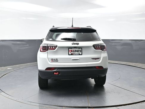 Used 2025 Jeep Compass Trailhawk AWD/4WD image 12