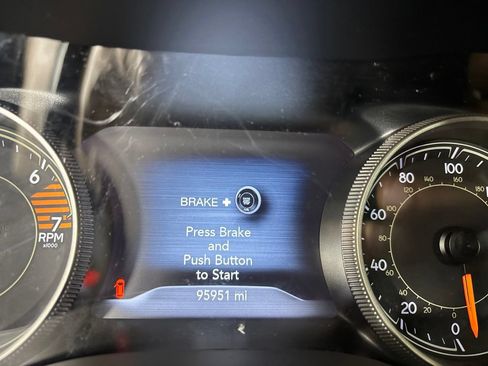 Used 2019 Jeep Cherokee Limited FWD image 14