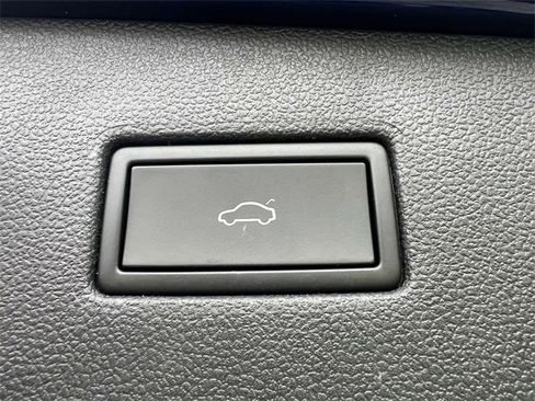 Used 2022 Volkswagen Tiguan SE image 8