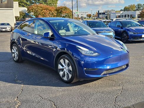 Used 2022 Tesla Model Y Long Range image 4