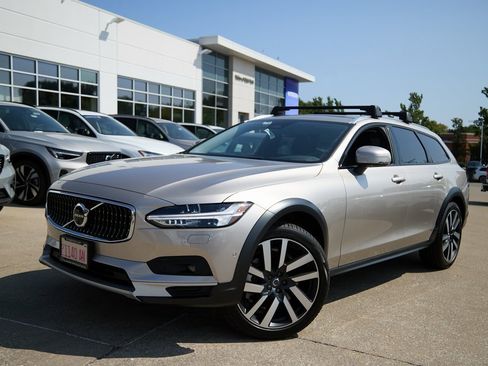 New 2026 Volvo V90 B6 Cross Country Ultra w/ Climate Package image 1