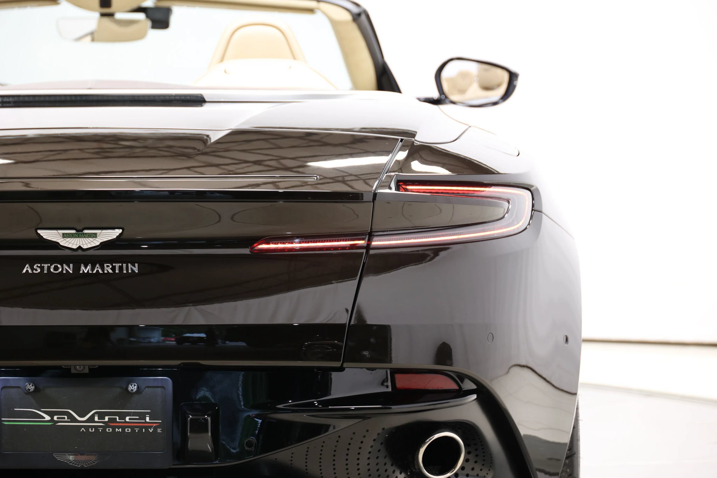 Used 2019 Aston Martin DB11 Volante RWD image 65