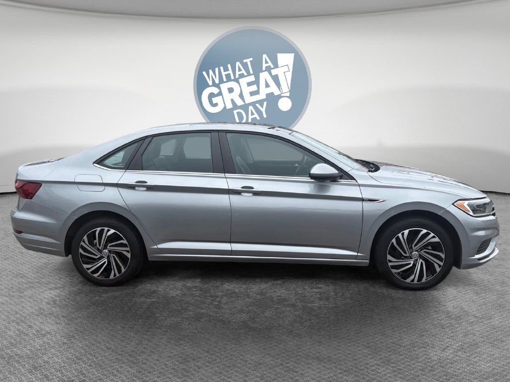 Used 2021 Volkswagen Jetta SEL FWD image 2