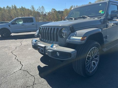 Used 2022 Jeep Wrangler Unlimited Sahara image 10