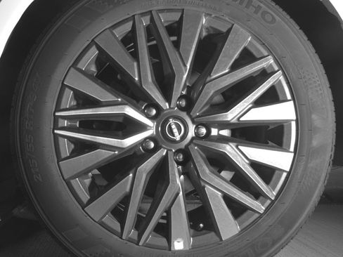 Used 2025 Nissan Altima 2.5 SV FWD image 11