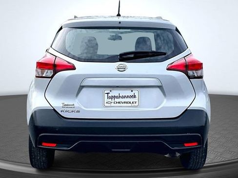 Used 2019 Nissan Kicks S image 5