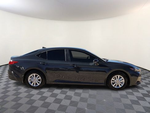 Used 2025 Toyota Camry LE image 5