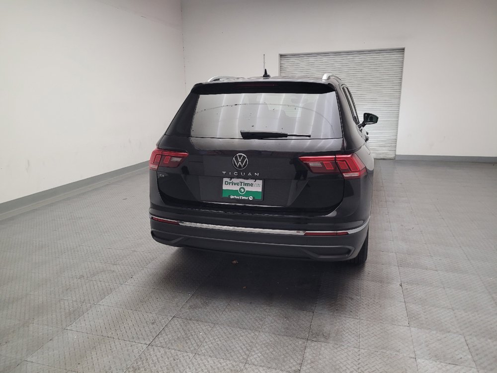 Used 2023 Volkswagen Tiguan SE w/ Panoramic Sunroof Package FWD image 7
