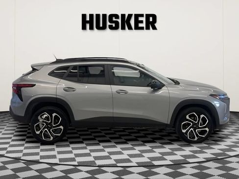 Certified 2024 Chevrolet Trax RS w/ Sunroof Package FWD image 3